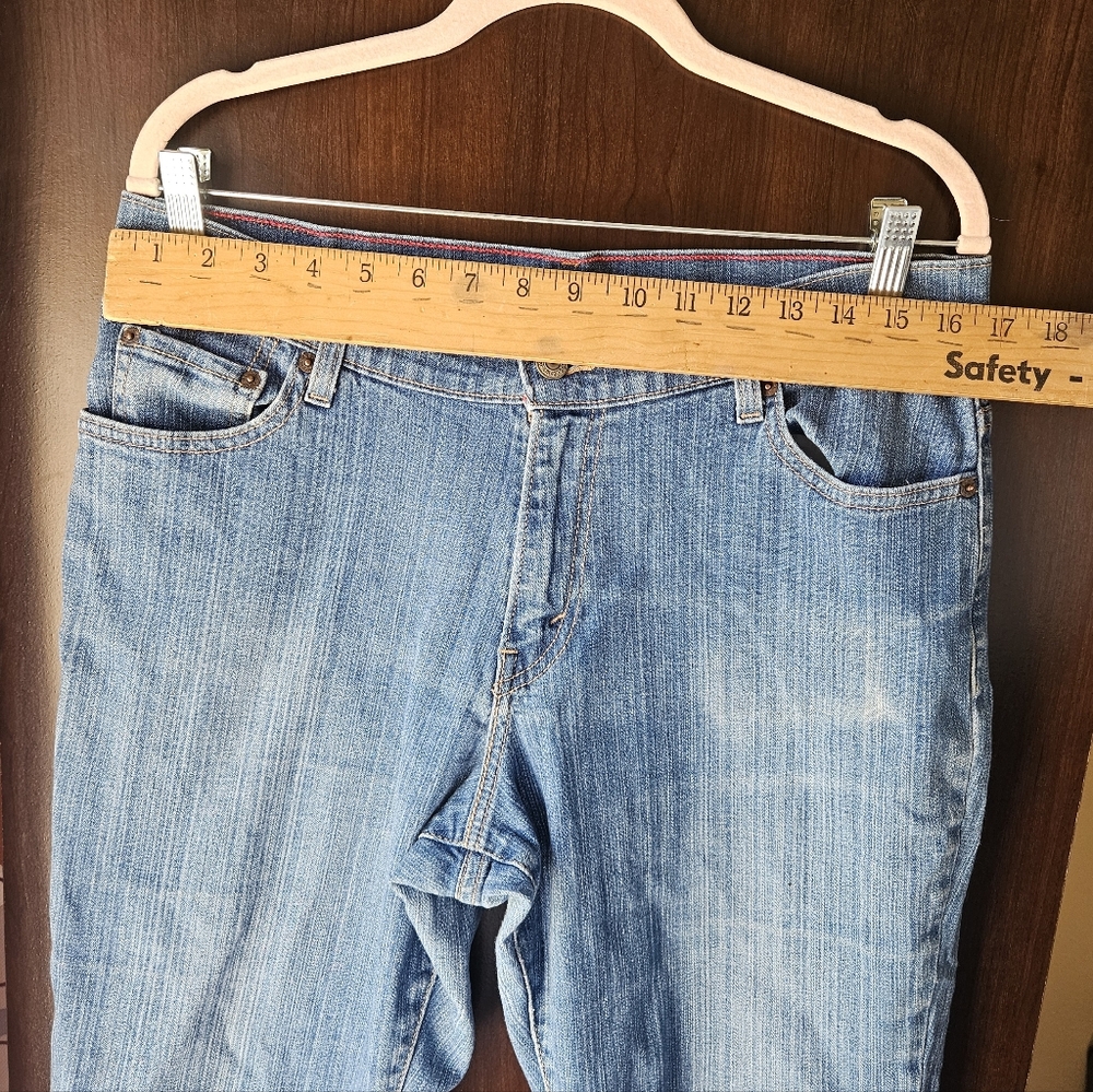 Levi's Relaxed Boot Cut 550 Jeans - Picture 6 of 9
